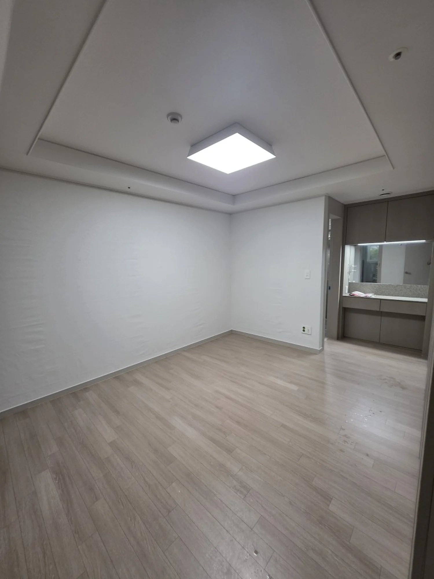 부천 역곡동 28평 아파트 벽 실크도배 시공 사진 11